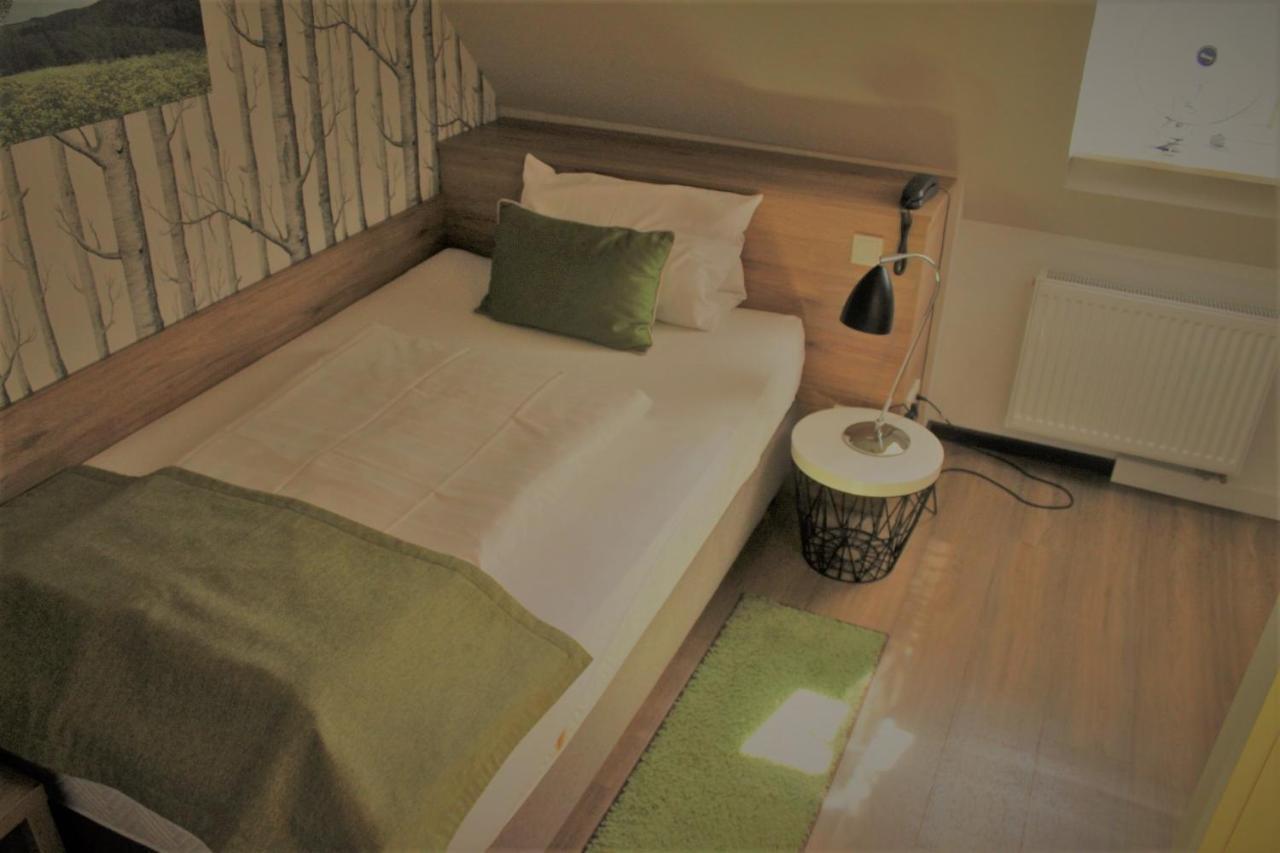 Hotel Eifelbraeu Битбург Экстерьер фото